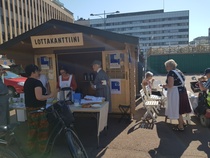 Lottakanttiinissa riitti kävijöitä heinäkuussa 2018 Suomi Areenan aikaan