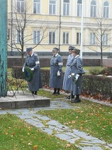 Seppeleen lasku Keski-Porin kirkon sankarihaudoille 27.10.2019 ennen  Lotta Svärd Porin paikallisosaston 100-vuotismuisto- ja kiitosjuhlaa